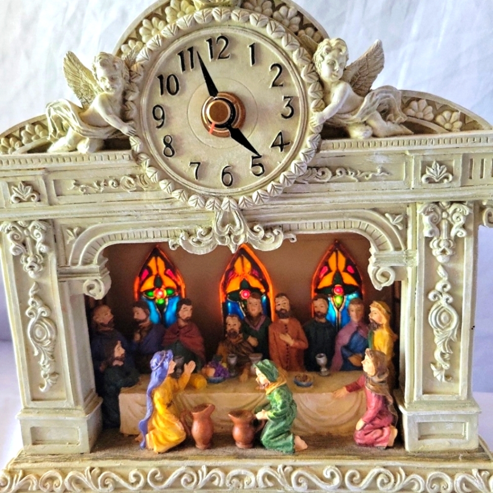 Last Supper Decorative Cream Clock with Colorful Figures